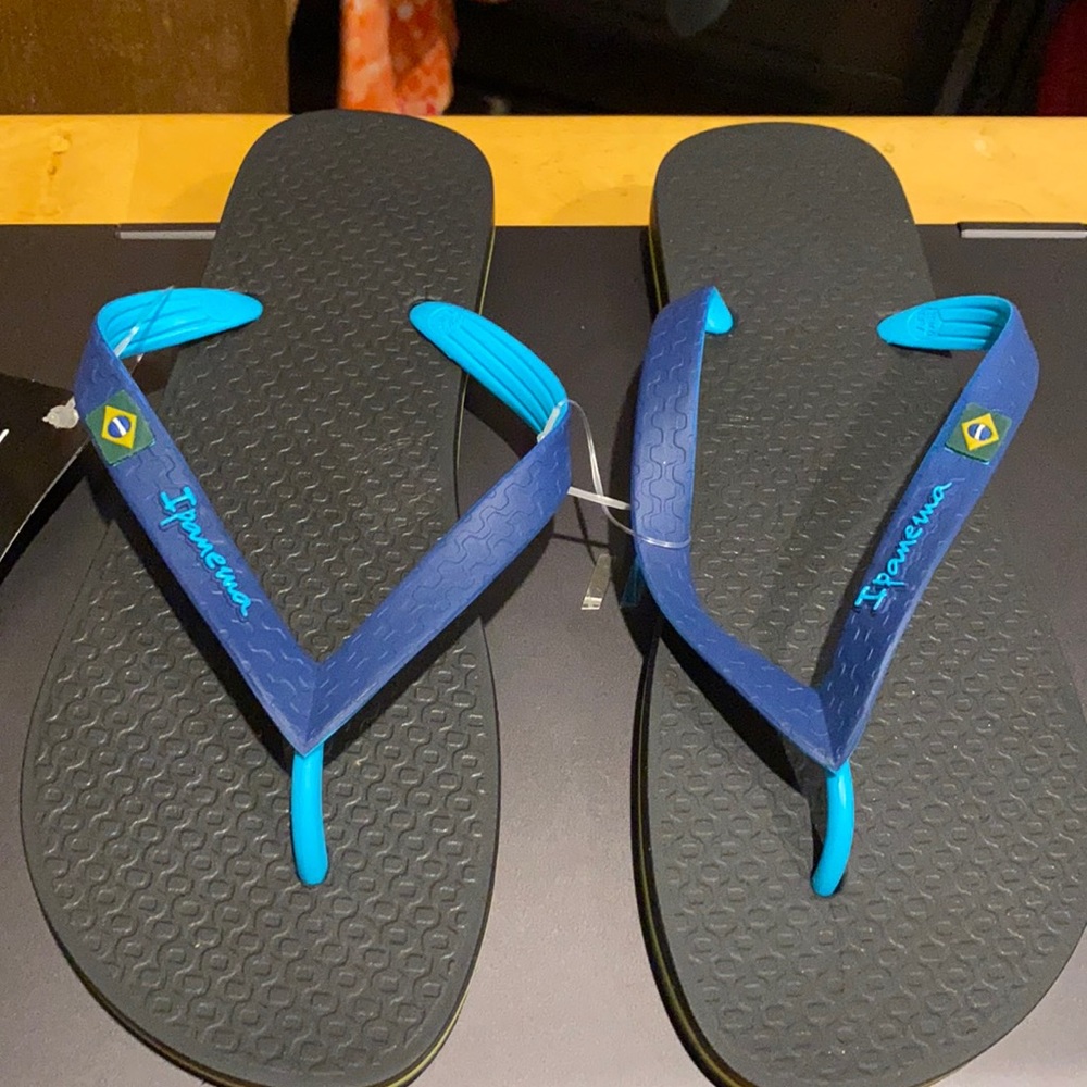 New Ipanema flip flops men’s size 8,9 or women’s size 10